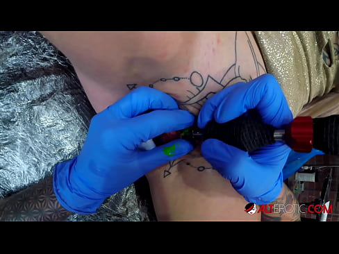 ❤️ Sully Savage, une chaudasse extrêmement tatouée, s'est fait tatouer le clitoris. ❤ Vidéo de sexe at us fr.com-porn-mz.ru  ﹏